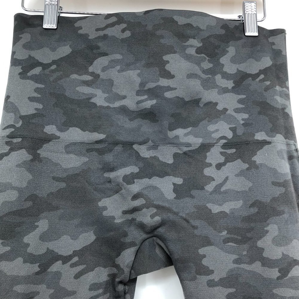 Spanx Look At Me Now cropped Leggings in Sage green / grey Camo size 1X - Picture 9 of 16